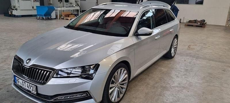 Silber Gebraucht 2020 Skoda Superb LAURIN & KLEMENT Kombi | 29.900 € (Fairer Preis) - Bild 1/4