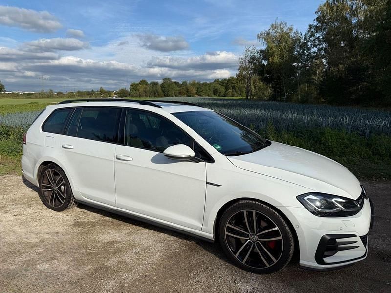 Weiß Gebraucht 2019 VW Golf VII Sportline Kombi | 18.750 € (Fairer Preis) - Bild 1/4