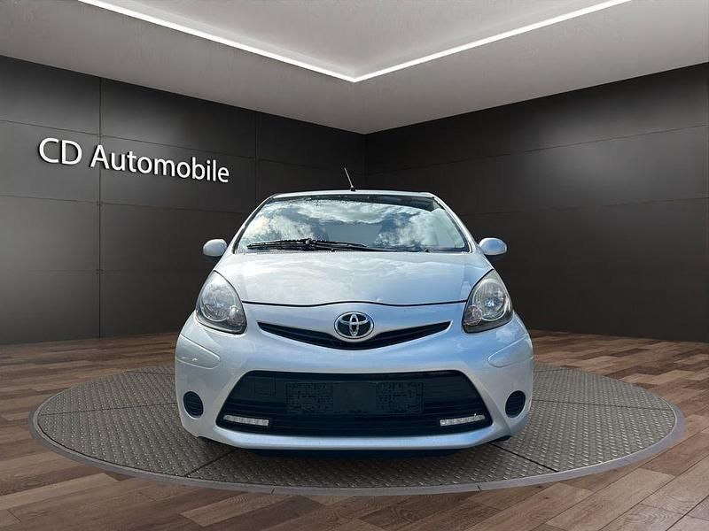 Gebraucht Toyota Aygo Cool 68 PS (50 kW) 2013 Silber Kleinwagen