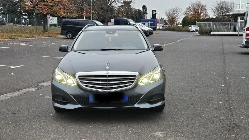 Gebraucht Mercedes E220 170 PS (125 kW) 2013 Grau Kombi