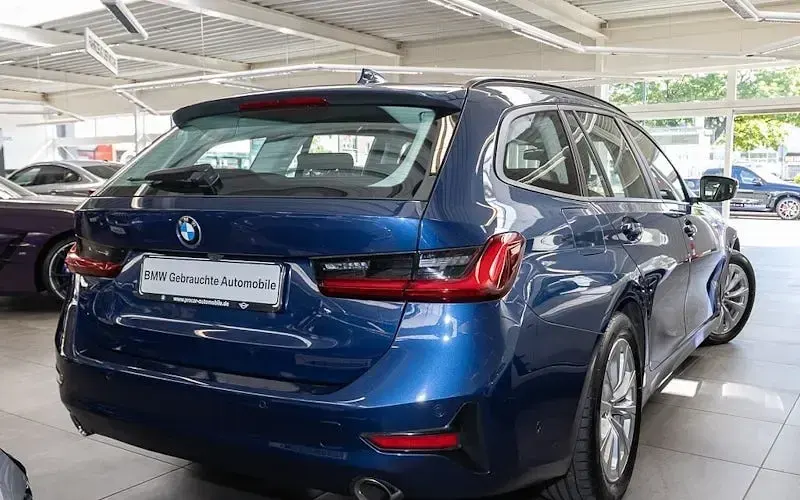 Używany BMW 320 Advantage 190 KM (139 kW) 2022 Niebieski Kombi