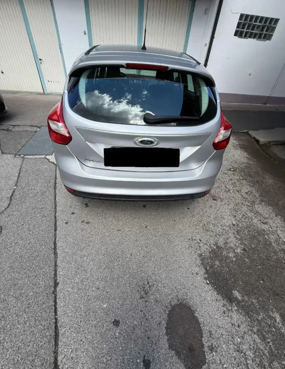 Gebraucht Ford Focus 105 PS (77 kW) 2012 Silber Kleinwagen