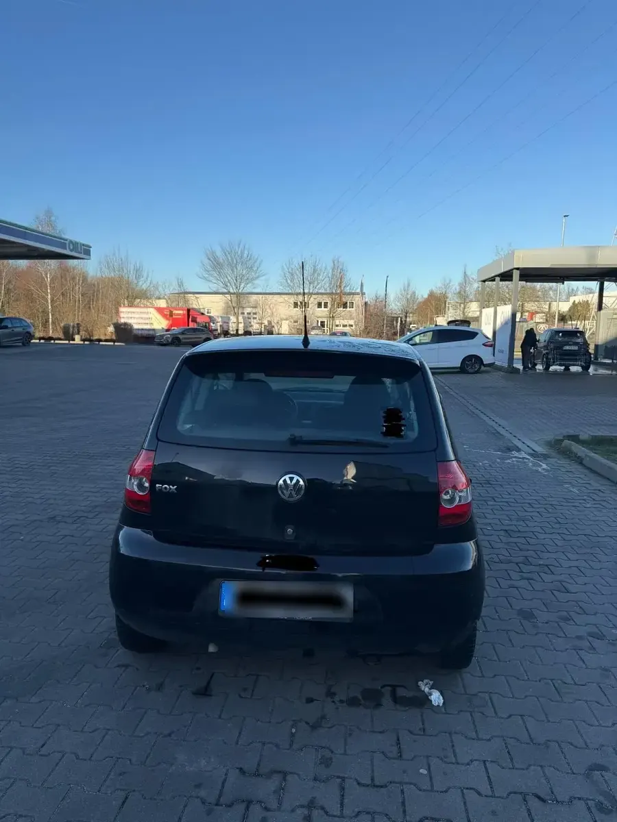 Gebraucht VW Fox 54 PS (39 kW) 2010 Schwarz Kleinwagen