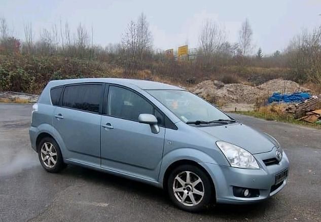 Violet Gebraucht 2009 Toyota Corolla Verso Van / Kleinbus | 2.450 € (Guter Preis) - Bild 1/4