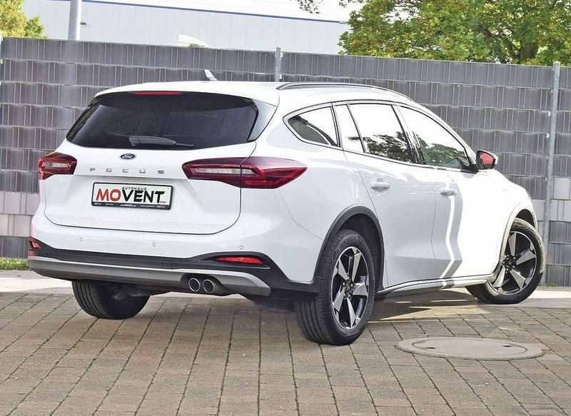 Gebraucht Ford Focus Active X 116 PS (85 kW) 2023 Weiß Limousine