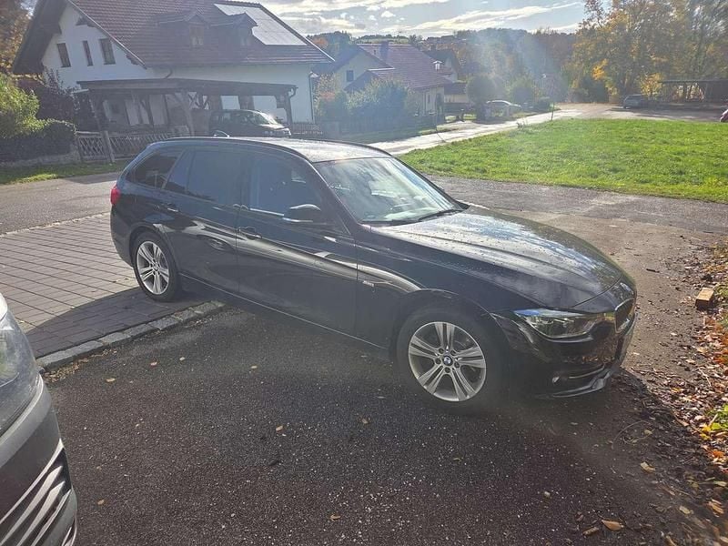 Schwarz Gebraucht 2017 BMW 318 Gran Turismo Sport Line Kombi | 16.000 € (Fairer Preis) - Bild 1/4