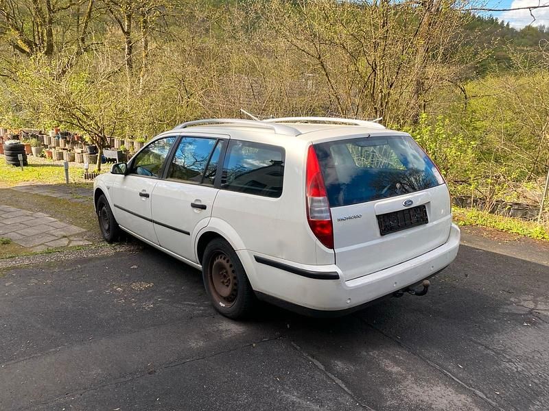 Usado Ford Mondeo 115 CV (84 kW) 2005 Blanco Familiar