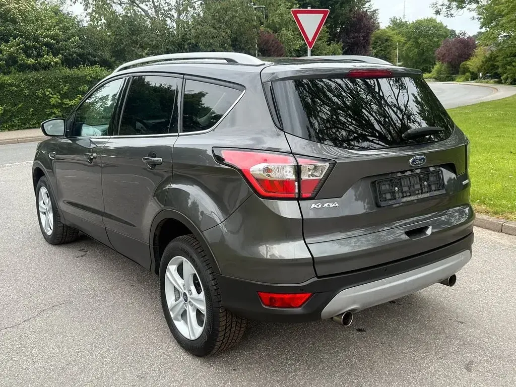 Gebraucht Ford Kuga Titanium 150 PS (110 kW) 2017 Grau SUV