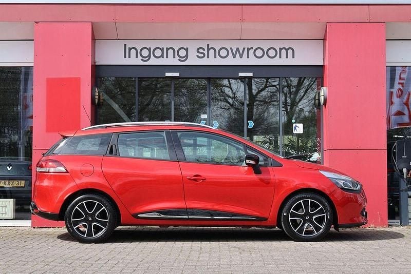 Second-hand Renault Clio IV Expression 73 CP (53 kW) 2015 Roșu Break