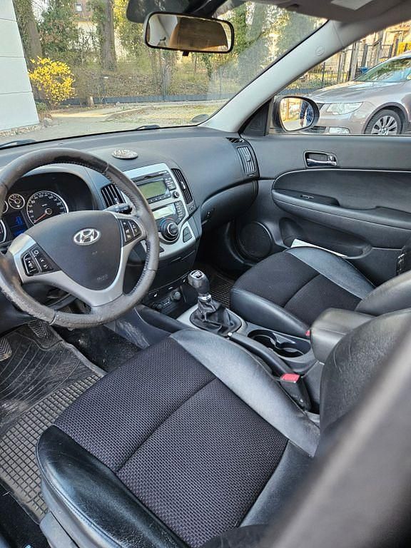 Gebraucht Hyundai i30 Classic 109 PS (80 kW) 2011 Schwarz Limousine