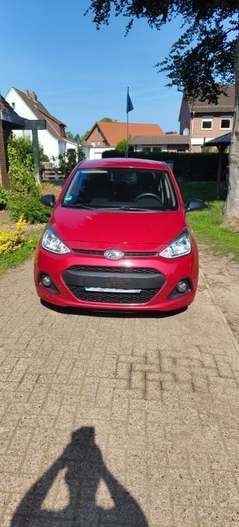 Rot Gebraucht 2015 Hyundai i10 Kleinwagen | 5.800 € (Guter Preis) - Bild 1/4