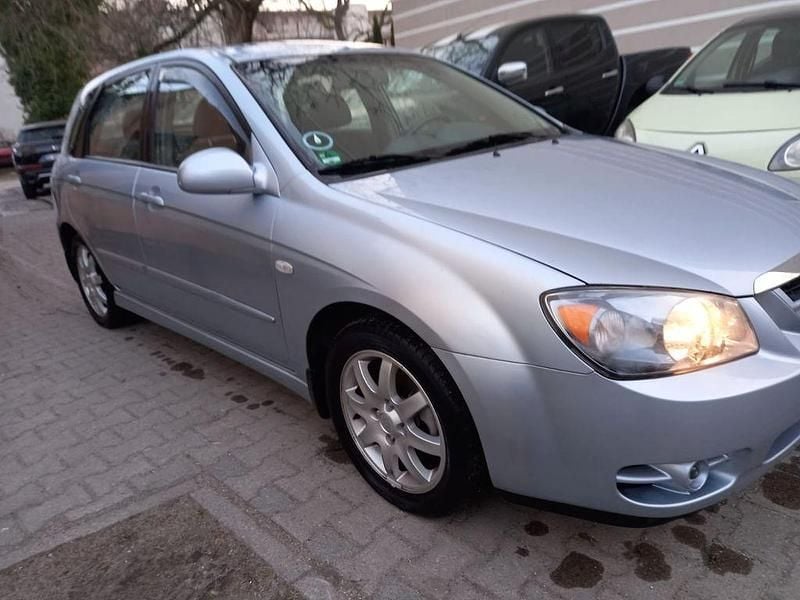 Gebraucht Kia Cerato 143 PS (105 kW) 2006 Blau Limousine