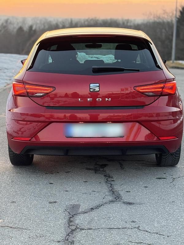 Gebraucht Seat Leon 116 PS (85 kW) 2018 Rot Limousine