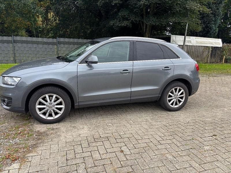 Grau Gebraucht 2012 Audi Q3 SUV | 11.800 € (Guter Preis) - Bild 1/4