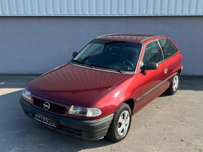 Gebraucht Opel Astra 75 PS (55 kW) 1996 Limousine