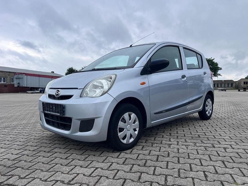 Gebraucht Daihatsu Cuore 70 PS (51 kW) 2009 Silber Kleinwagen