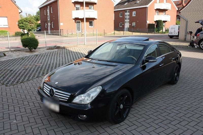 Schwarz Gebraucht 2004 Mercedes CLS500 Limousine | 7.800 € - Bild 1/4