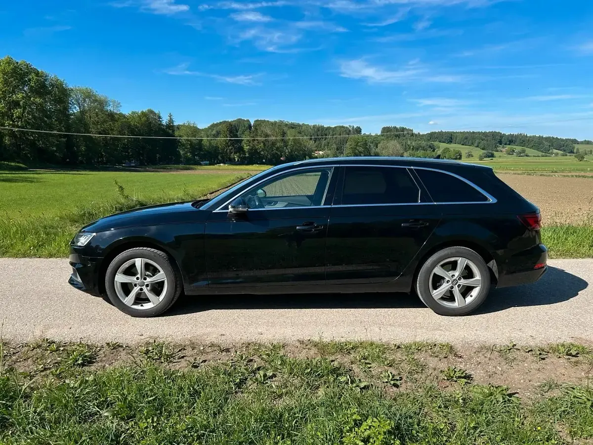 Gebraucht Audi A4 Ambiente 150 PS (110 kW) 2019 Schwarz Kombi