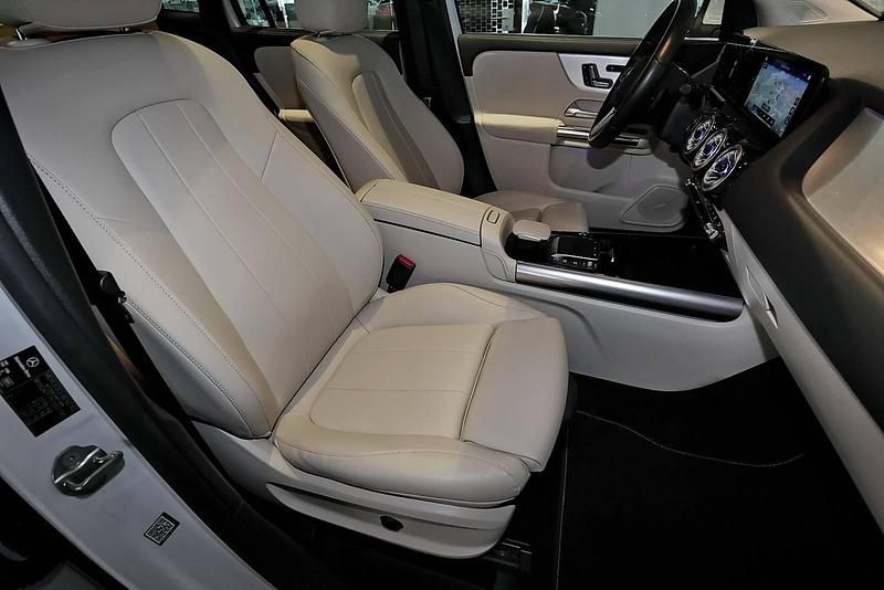 Gebraucht Mercedes GLA220 Progressive 190 PS (139 kW) 2021 Digitalweiß SUV