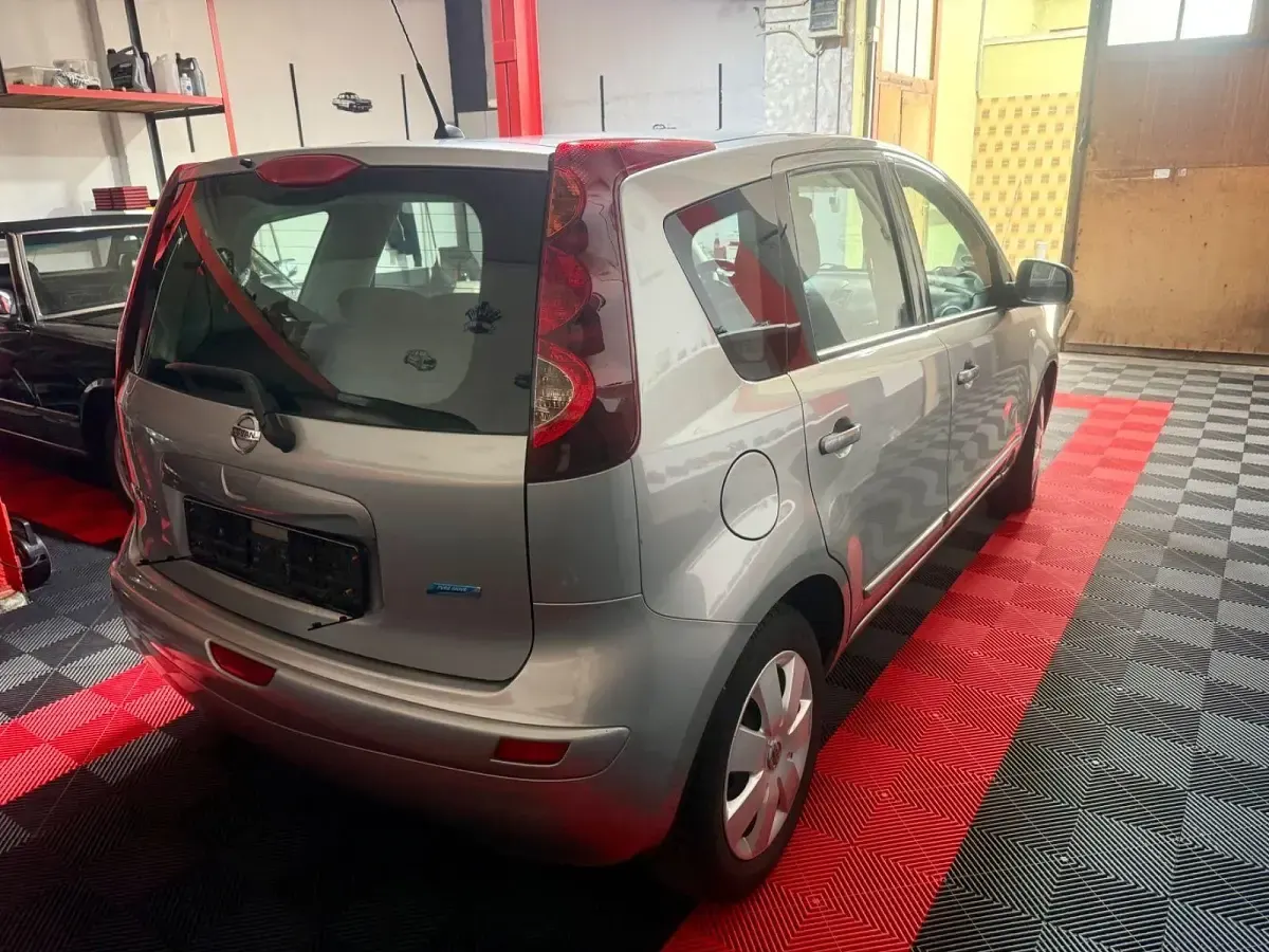 Gebraucht Nissan Note Acenta 88 PS (64 kW) 2011 Silber Kleinwagen