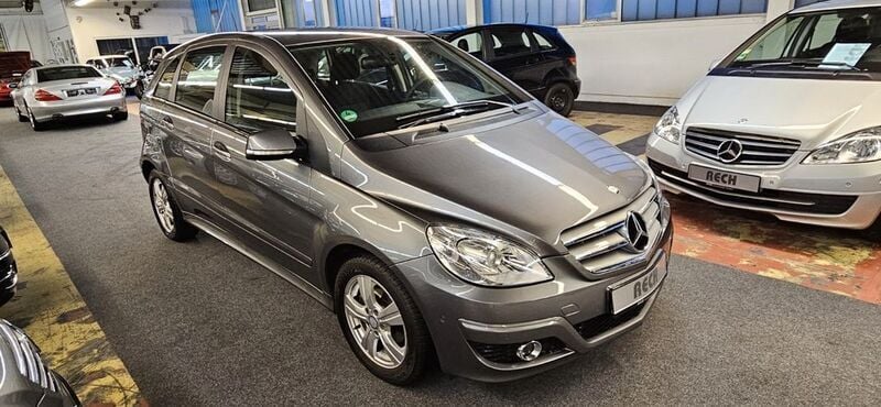 Grau Gebraucht 2009 Mercedes B170 Van / Kleinbus | 12.000 € - Bild 1/4