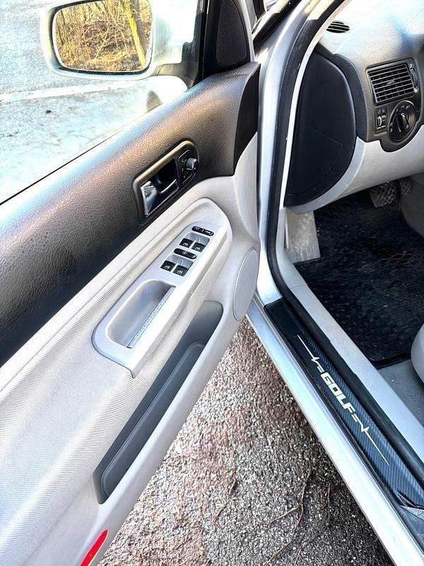Gebraucht VW Golf IV 116 PS (85 kW) 2002 Silber Kleinwagen
