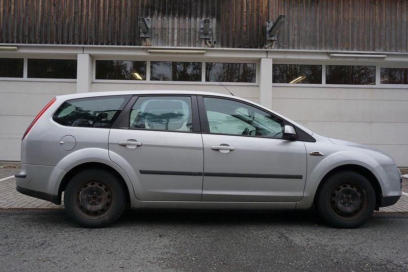 Gebraucht Ford Focus Fun X 101 PS (74 kW) 2006 Silber Kombi