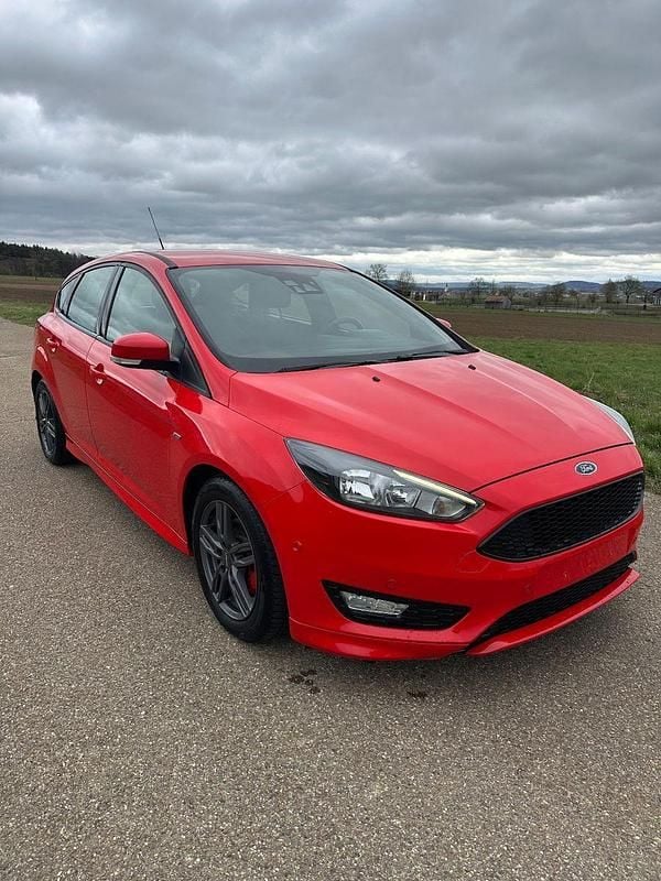 Gebraucht Ford Focus ST-Line 125 PS (91 kW) 2017 Rot Limousine