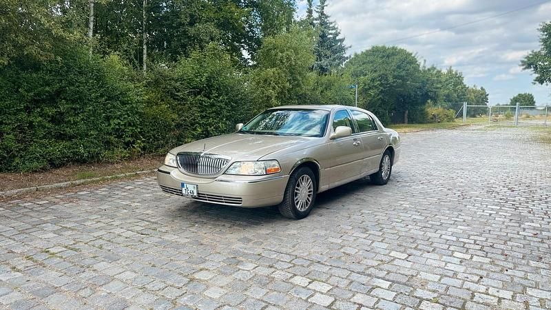 Beige Gebraucht 2009 Lincoln Town Car Limousine | 10.000 € - Bild 1/4