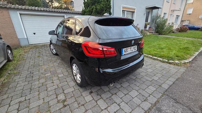 Schwarz Gebraucht 2018 BMW 218 Active Tourer Van / Kleinbus | 11.700 € (Etwas zu teuer) - Bild 1/4