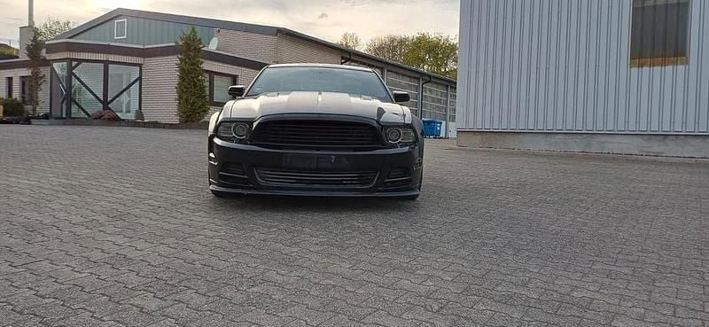 Second-hand Ford Mustang 424 CP (311 kW) 2013 Negru