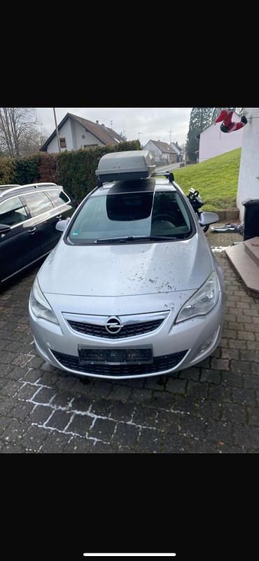 Weiß Gebraucht 2012 Opel Astra Kombi | 1.700 € (Superpreis) - Bild 1/4