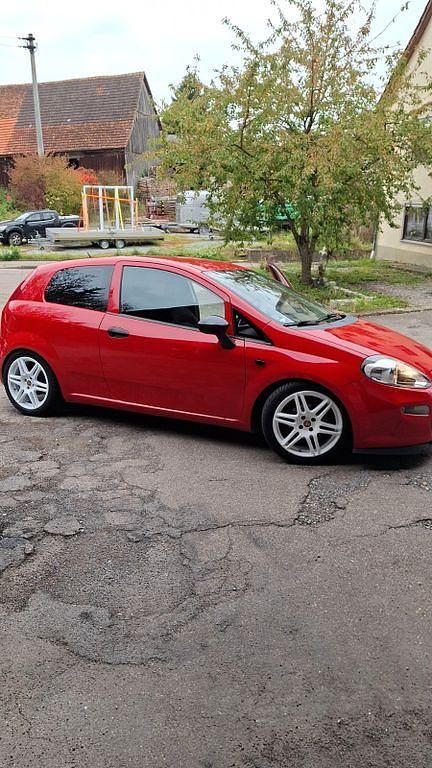 Rot Gebraucht 2015 Fiat Grande Punto Kleinwagen | 5.500 € - Bild 1/2