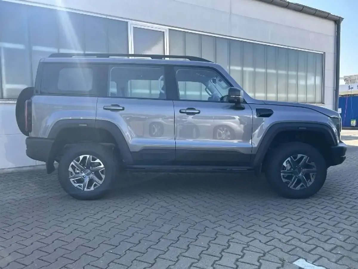 Neu Baic BJ40 162 PS (119 kW) 2026 Grau SUV