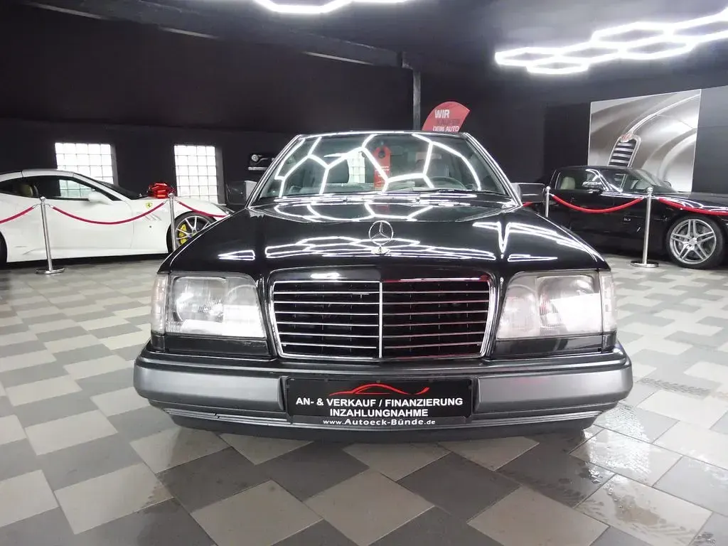 Gebraucht Mercedes E200 136 PS (100 kW) 1995 Schwarz Coupé