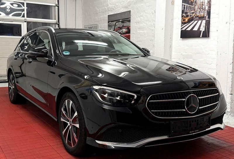 Gebraucht Mercedes E300 320 PS (235 kW) 2022 Schwarz Limousine