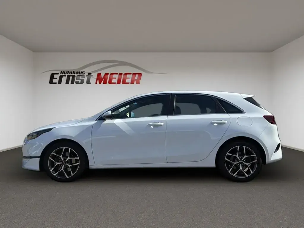 Gebraucht Kia Ceed Spirit 140 PS (102 kW) 2025 (wd) cararraweiss Kleinwagen