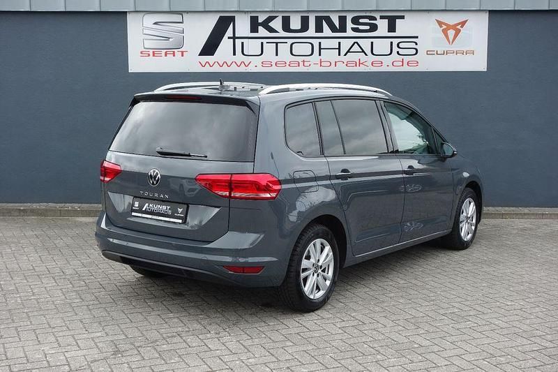 Gebraucht VW Touran Comfortline 150 PS (110 kW) 2024 Grau Van / Kleinbus