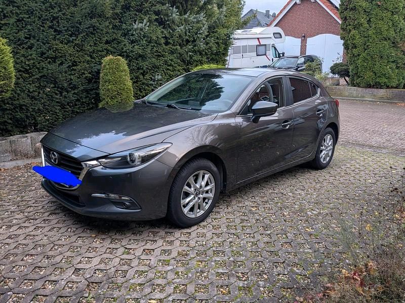Grau Gebraucht 2018 Mazda 3 Limousine | 11.999 € (Fairer Preis) - Bild 1/4
