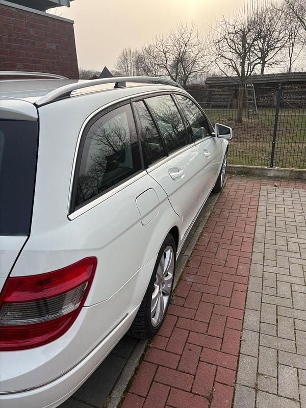 Gebraucht Mercedes C180 156 PS (114 kW) 2010 Weiß Kombi
