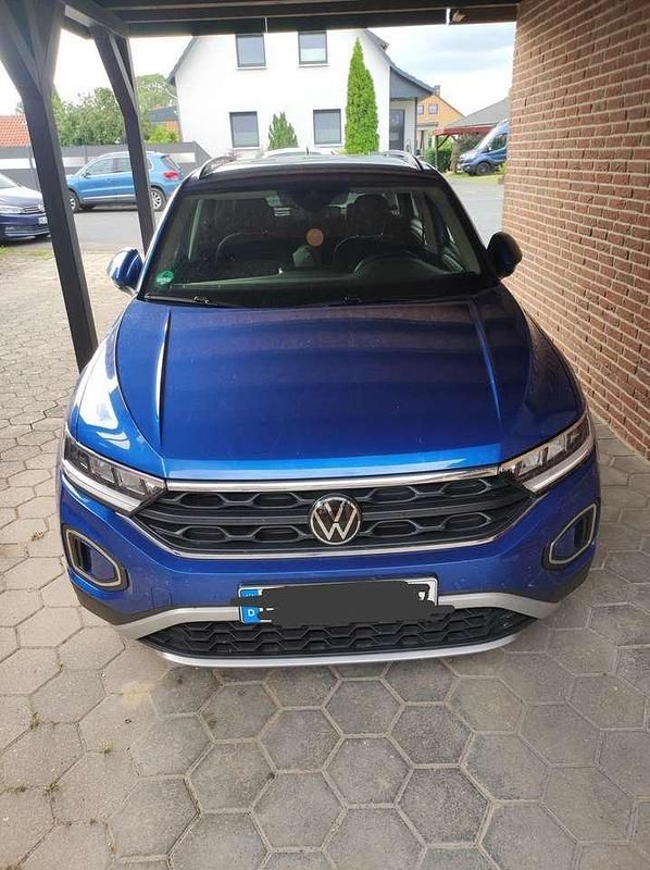 Blau Gebraucht 2023 VW T-Roc Move SUV | 25.990 € (Superpreis) - Bild 1/4
