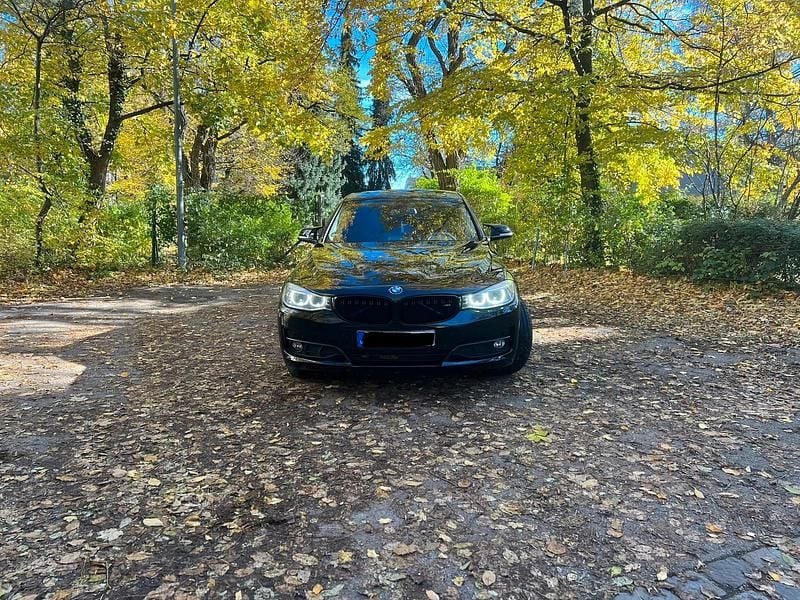 Schwarz Gebraucht 2014 BMW 318 Gran Turismo Limousine | 12.000 € (Fairer Preis) - Bild 1/4