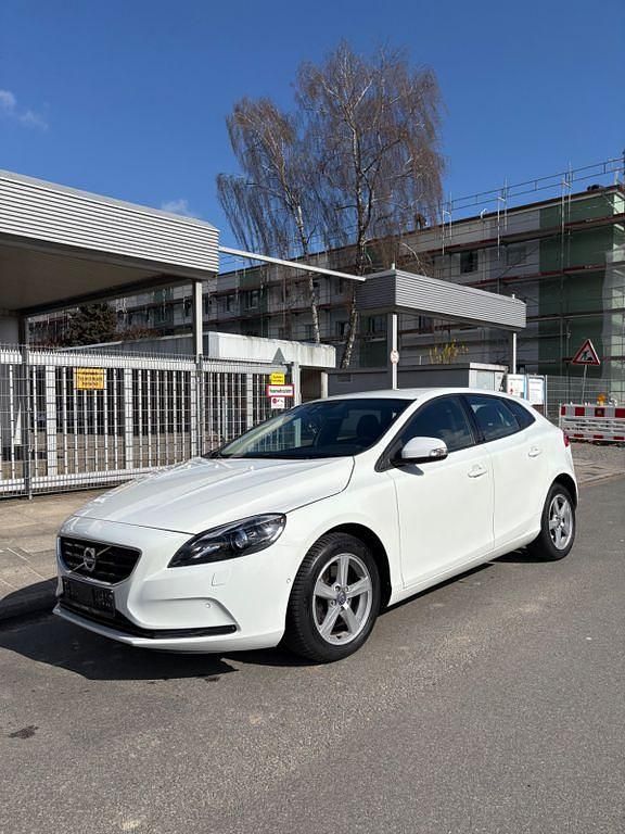 Gebraucht Volvo V40 Kinetic 150 PS (110 kW) 2012 Weiß Kleinwagen