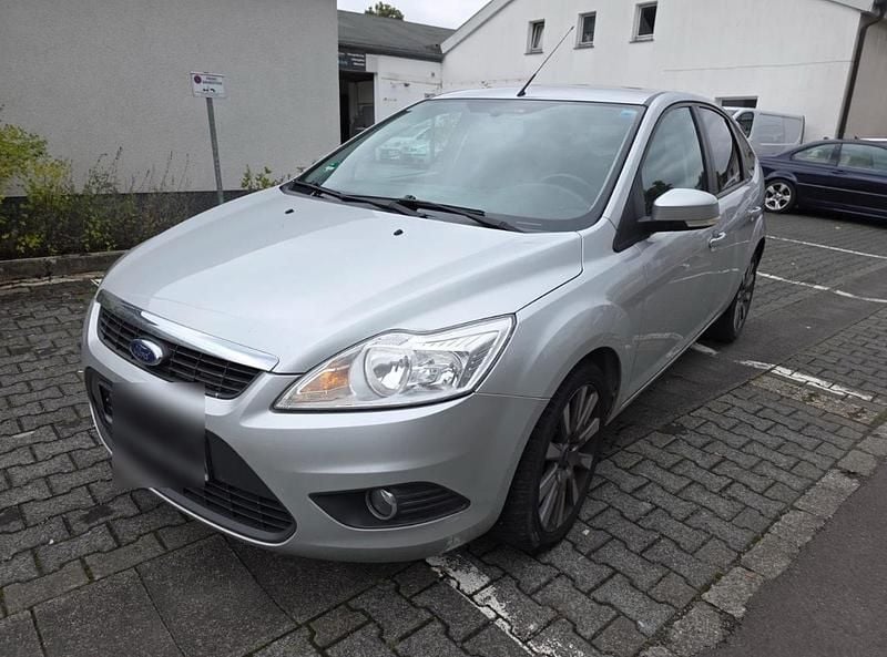 Silber Gebraucht 2010 Ford Focus Limousine | 2.191 € (Guter Preis) - Bild 1/4