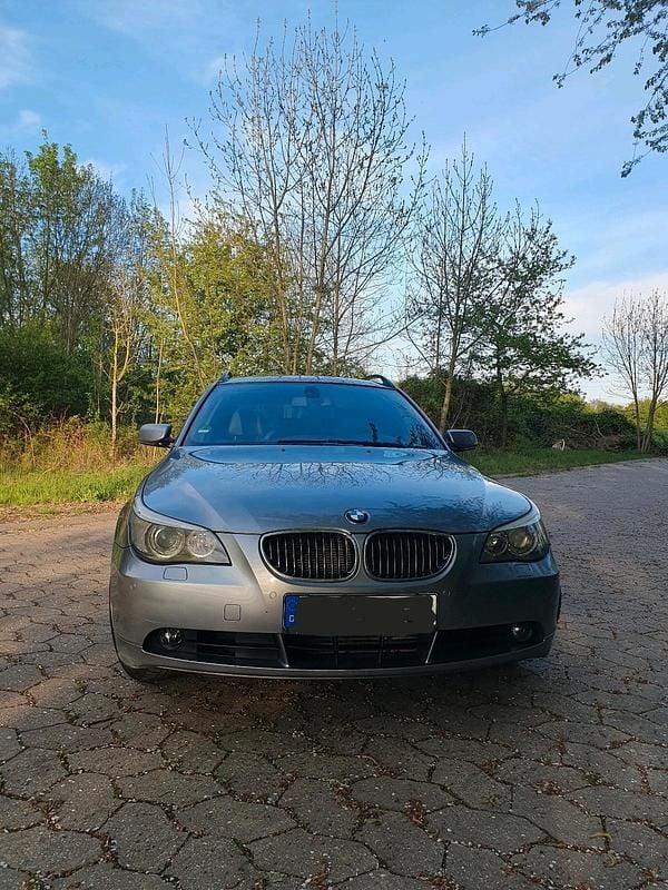 Gebraucht BMW 530 231 PS (169 kW) 2006 Grau Kombi
