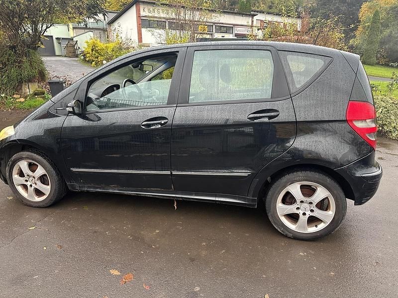 Schwarz Gebraucht 2004 Mercedes A150 Limousine | 999 € (Guter Preis) - Bild 1/4