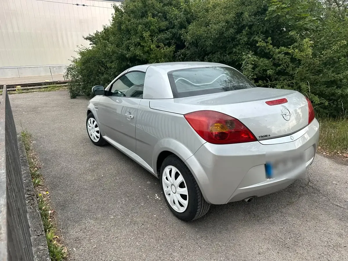 Gebraucht Opel Tigra 90 PS (66 kW) 2005 Silber Cabrio