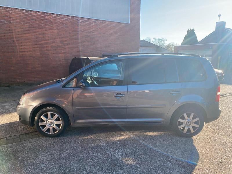 Gebraucht VW Touran 140 PS (102 kW) 2006 Grau Van / Kleinbus