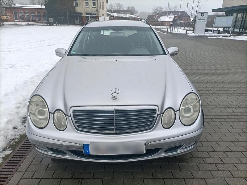 Gebraucht Mercedes E220 150 PS (110 kW) 2003 Silber Kombi
