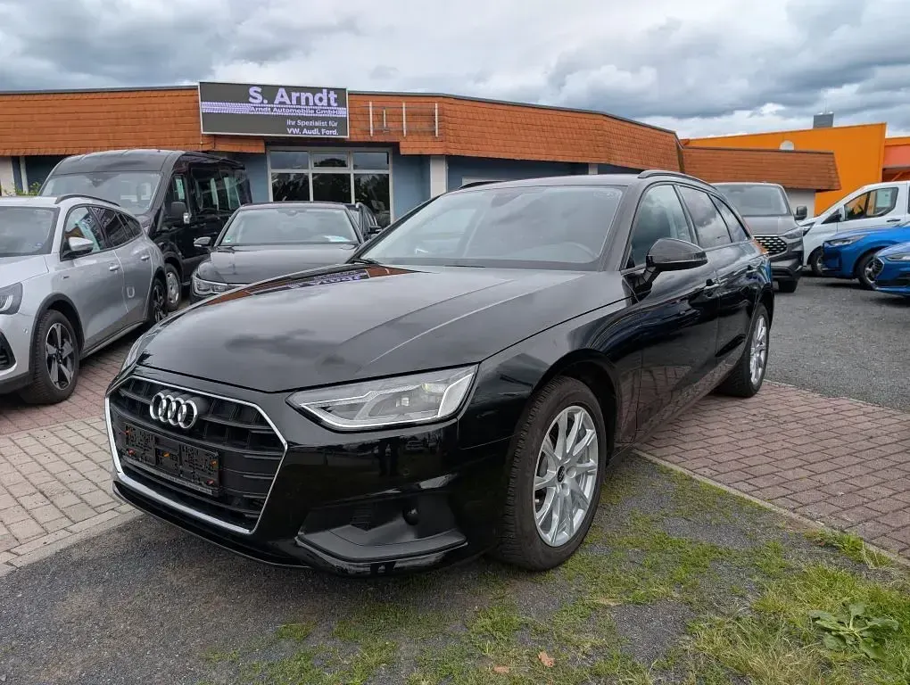 Gebraucht Audi A4 150 PS (110 kW) 2022 Mythosschwarz metallic Kombi